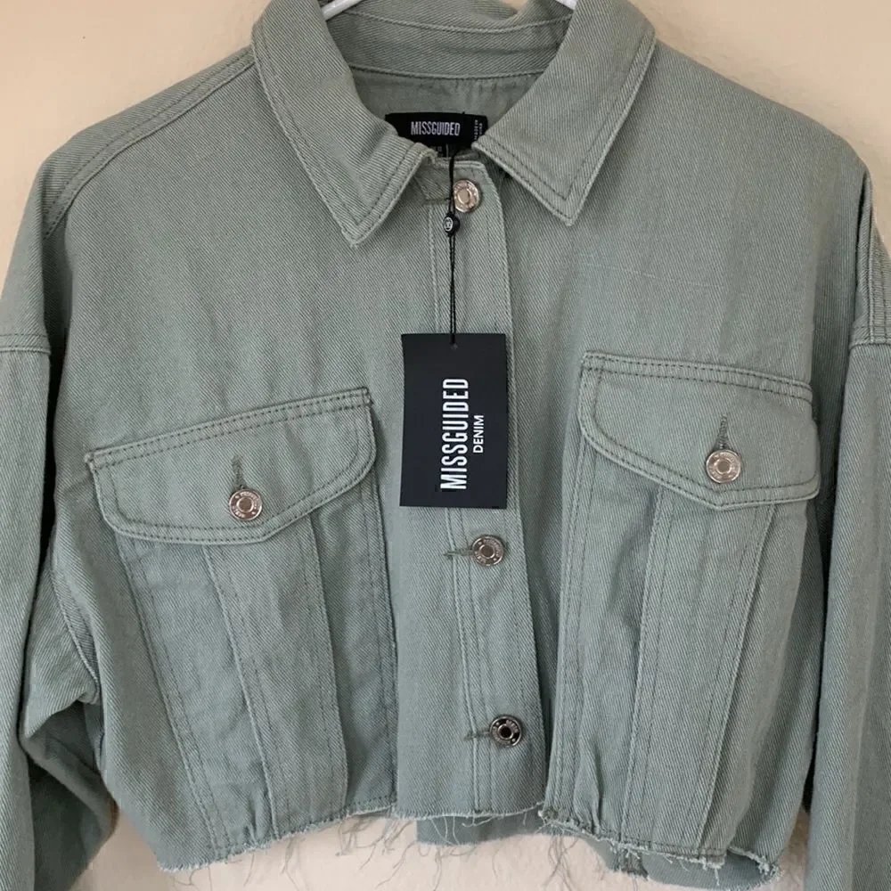 NWT Green jean jacket Miss guided cropped raw edge size small‎